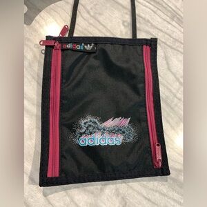 Vintage Y2K 90’s ADIDAS crossbody/ Fanny pack with 3 compartments